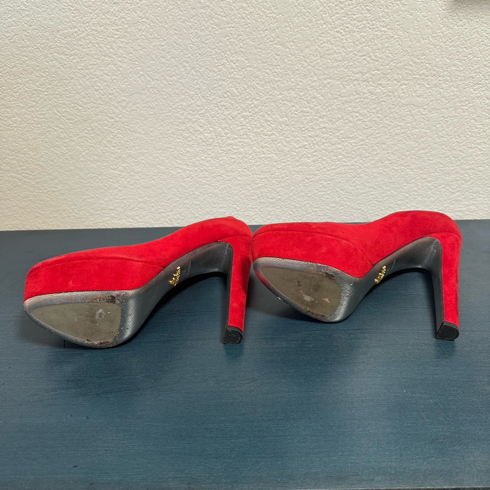 Prada - Picture 2 of 5